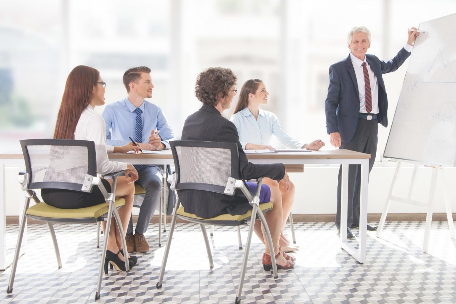 One-on-one financial mentoring session showing personalized budget guidance